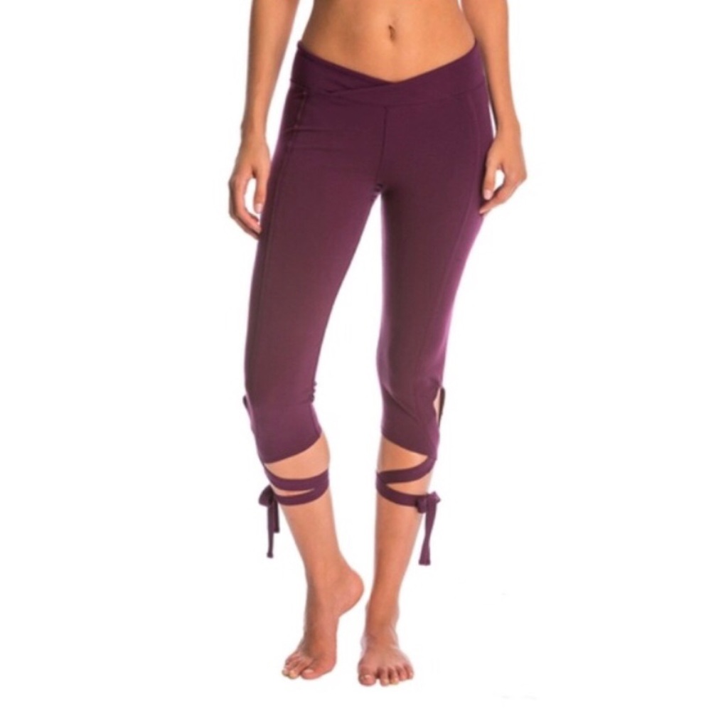 Free People Movement turnout yoga capris